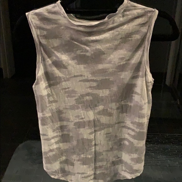 AG grey toned camo muscle tank size xs. - Picture 5 of 8